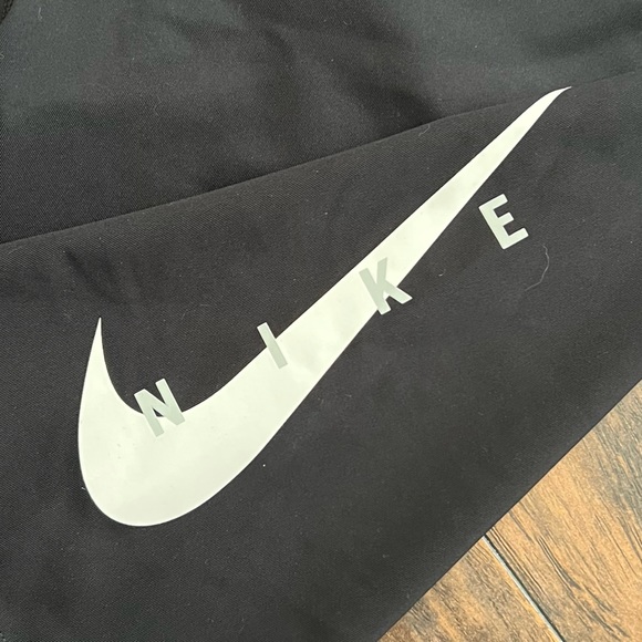 NWOT Nike 7" Swoosh Run Biker Running Shorts - Picture 2 of 4